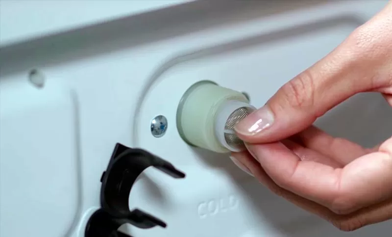 Чистка фильтра залива воды у стиральной машины